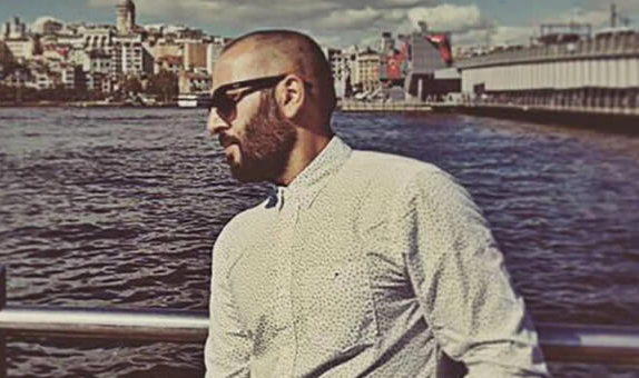 Okula gelmeyen sınıf öğretmeni evinde ölü bulundu