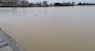 Silivri'de denize çamur aktı