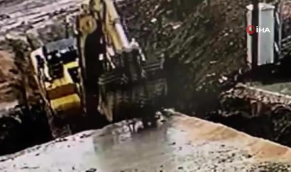 Üzerine kepçe düşen işçi hayatını kaybetti