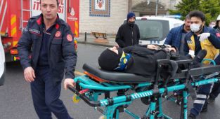 Yolcu otobüsü durakta kadına ve çocuğa çarptı