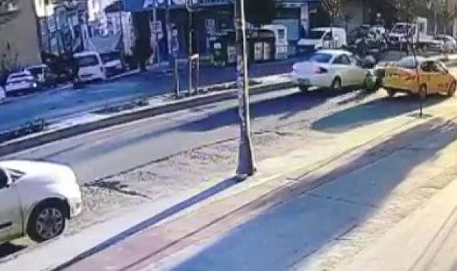 Yoldan karşıya geçmek isteyen çifte araba çarptı