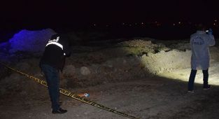 24 yaşındaki bir genç, yol kenarında tüfekle vurulmuş halde ölü bulundu