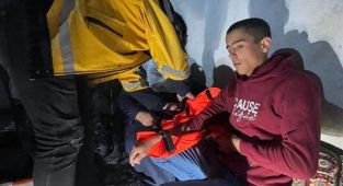 Ağrı'da kolunu inciten çocuk paletli ambulansla hastaneye ulaştırıldı