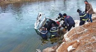 Ceyhan Nehri'ne düşen araçtaki 1 kişi öldü, 2 kişi ağır yaralandı