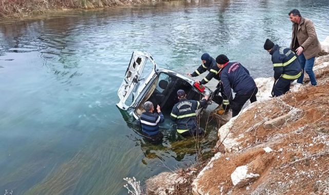 Ceyhan Nehri'ne düşen araçtaki 1 kişi öldü, 2 kişi ağır yaralandı