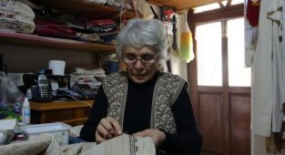 Çeyizlerden çıkan asırlık ketenleri yeniden işliyor