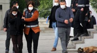 Eşinin cesedini 3 gün evde saklamıştı, suçu ölen babasının üstüne atıp beraat etti