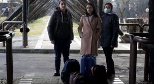 Hırvatistan'a geçen Ukraynalılar geride kalanlar için endişeli
