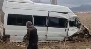 İşçi minibüsü devrildi: 6 yaralı