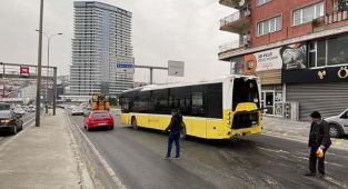 İstanbul'da İETT aracının karıştığı trafik kazası ulaşımı aksattı