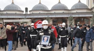 İzmir’de kaza sonucu vurulan polis toprağa verildi