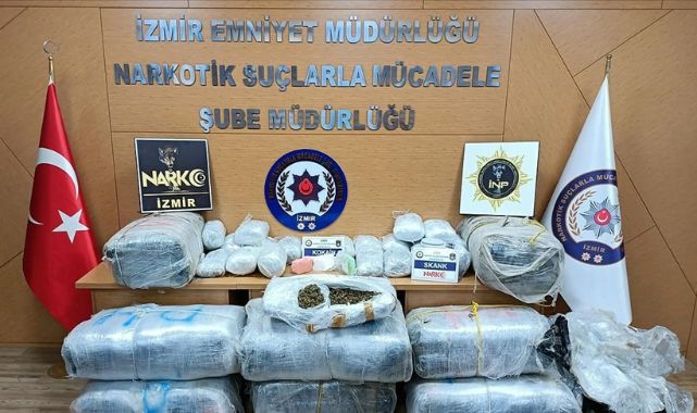 İzmir'de sokak satıcılarına yönelik uyuşturucu operasyonunda 5 zanlı yakalandı