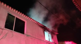 Karısı ile tartışan adam evi yaktı