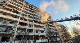 Kiev’deki saldırılarda 2 apartman top mermileriyle vuruldu