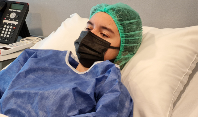 Özge'nin koluna suni kemik yerleştirildi