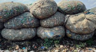 Plastik atıklar Uganda’nın göl ve nehirlerini tehdit ediyor