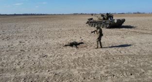 Rus askeri para ödülü karşılığı tankını Ukrayna ordusuna teslim etti