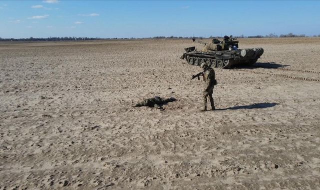 Rus askeri para ödülü karşılığı tankını Ukrayna ordusuna teslim etti