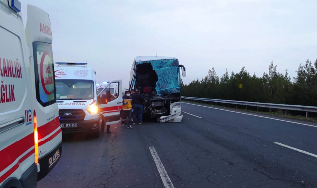 Şanlıurfa'da yolcu otobüsü tırla çarpıştı