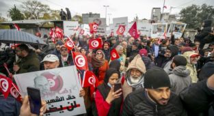 Tunus’ta Bağımsızlık Günü'nde 'darbe karşıtı' gösteri düzenlendi