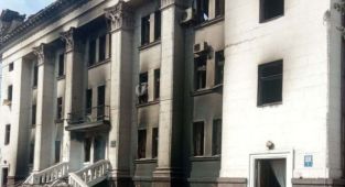 Ukrayna'da 400 kişinin sığındığı tiyatro binası bombalandı