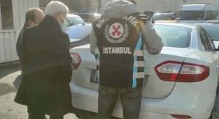 Yaşlı kadını aracına almayan taksicilere para cezası uygulandı