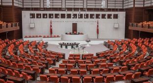 AKP'den 'yoklama' yorumu: Tüm partiler için sıkıntı olur