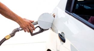 Benzin ve motorine indirim bekleniyor