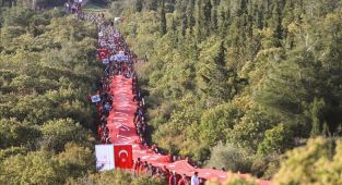 Gençler atalarının izinde Conkbayırı'na yürüdü