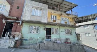 İzmir'de 22 yaşındaki kadın eski eşi tarafından boğularak öldürüldü