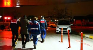 İzmir'de FETÖ'nün TSK yapılanması soruşturmasında 99 şüpheli hakkında gözaltı kararı