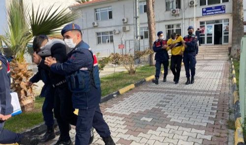 İzmir'de yardım bahanesiyle evlere giren hırsızlar tutuklandı