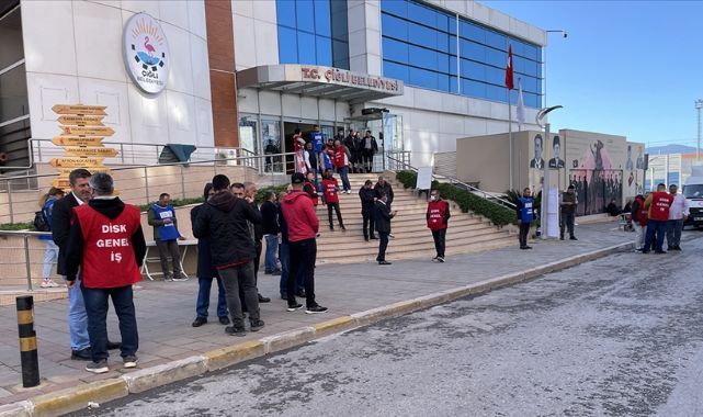 İzmir'deki Çiğli Belediyesinde 836 işçi greve çıktı