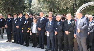 İzmir'deki Polis Şehitliği'nde teşkilatın 177. yılı nedeniyle anma etkinliği yapıldı