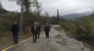 Karabük'te heyelan nedeniyle 2 köy yolu ulaşıma kapandı