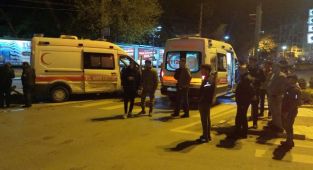 Manisa’da ambulansla otomobilin çarpışması nedeniyle 3 kişi yaralandı