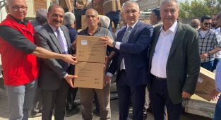 Manisa'da kiraz üreticilerine, sirke sineği tuzağı dağıtıldı