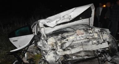 Aydın'da iki otomobilin çarpıştığı kazada 3 kişi öldü, 4 kişi yaralandı