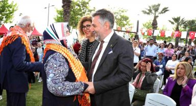 Bayraklı'da annelere özel kutlama