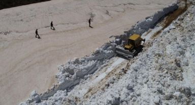 Bingöl'de mayıs ayında karla mücadele sürüyor