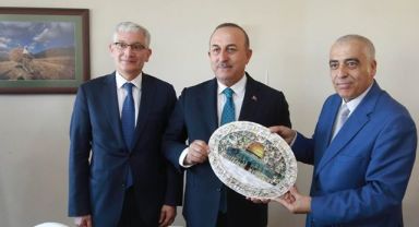 Dışişleri Bakanı Çavuşoğlu, Filistin'de Türkiye Mezunları Derneği üyeleriyle buluştu