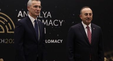 Dışişleri Bakanı Çavuşoğlu, NATO Genel Sekreteri Stoltenberg'le görüştü