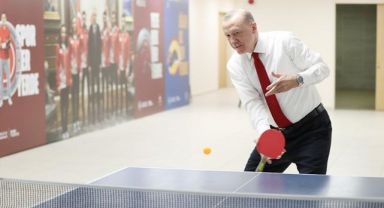 Erdoğan'ın masa tenisindeki raket tutuşu olay oldu
