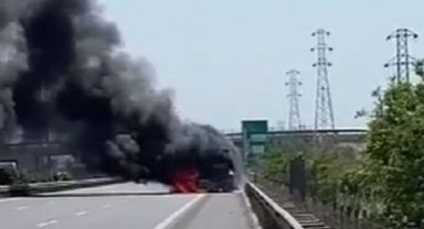 İzmir’de yakıt yüklü tanker alev aldı