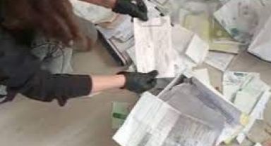 İzmir'deki tefecilik operasyonunda 2 zanlı tutuklandı