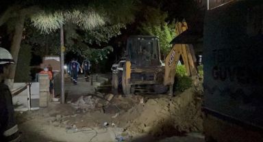 Kadıköy'de İSKİ'nin çalışmasında elektrik ve doğal gaz hattı zarar gördü