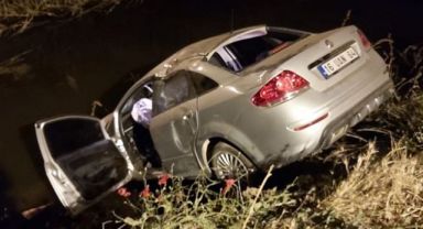 Manisa'da sulama kanalına devrilen otomobildeki 2 kişi yaralandı