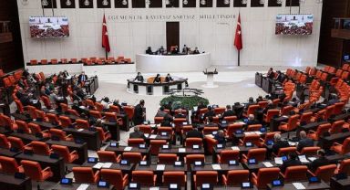 Meclis bu hafta ekonomiye ilişkin 'torba' kanun teklifi için mesai yapacak