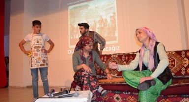 Tohumluk VakfıVişneli Köy Tiyatrosu Demirci’de 