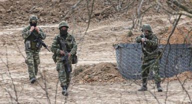 Yunanistan sınırı geçmeye çalışan düzensiz göçmenlere karşı plastik mermi kullandı